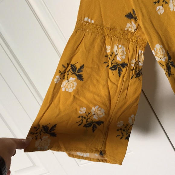 Size xs flower blouse! - Picture 4 of 5